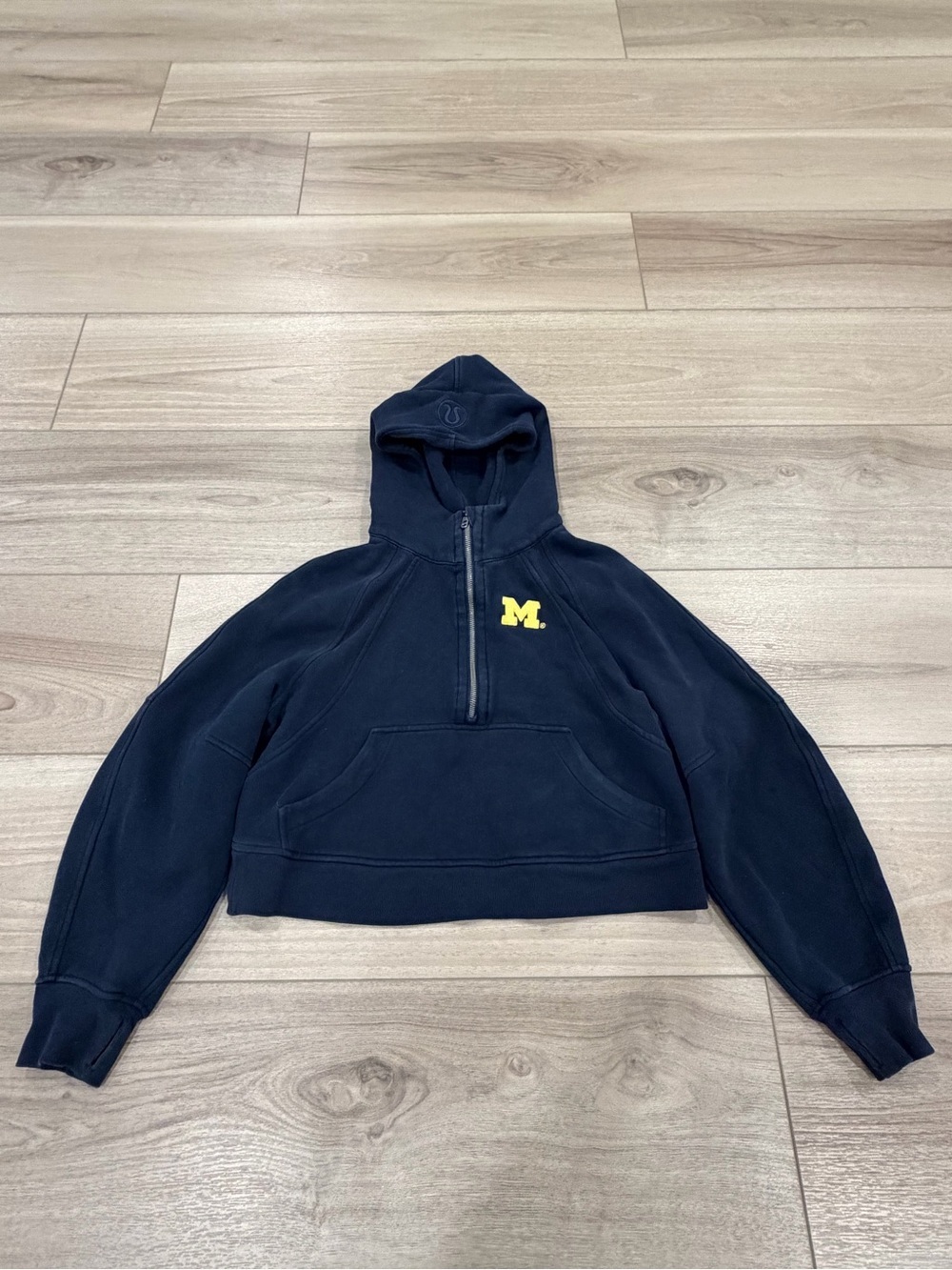 MICHIGAN WOLVERINES NAVY LULULEMON CROPPED SCUBA HALF ZIP HOODED SWEATSHIRT XS/S
